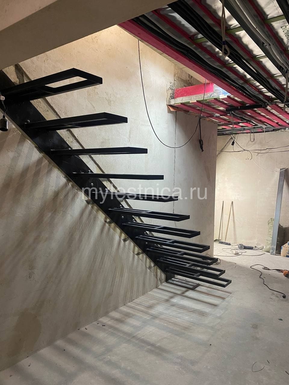Лестница на листовых косоурах — проект 14 — ракурс 2